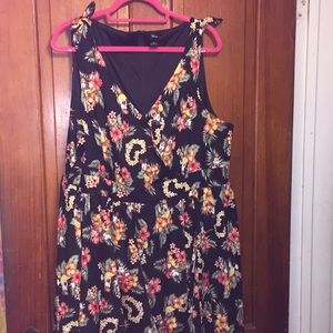Torrid Mickie/Minnie Hawaiian print dress